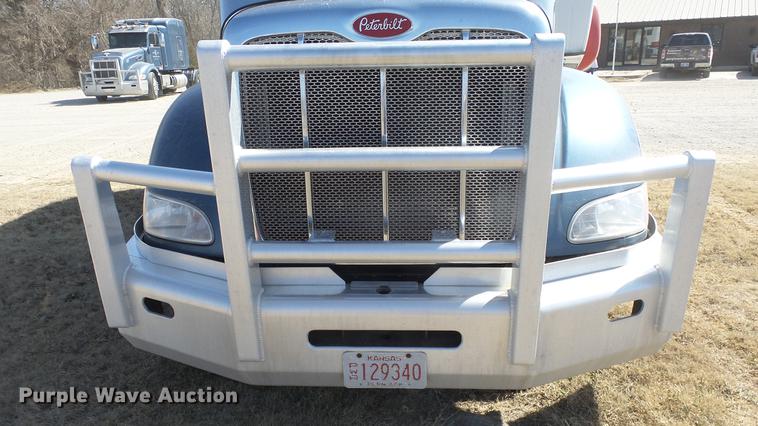 image for item DC0717 2013 Peterbilt 386 semi truck