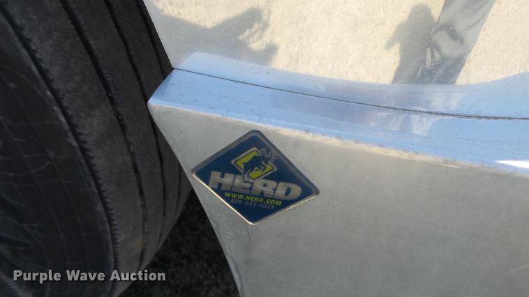 image for item DC0717 2013 Peterbilt 386 semi truck