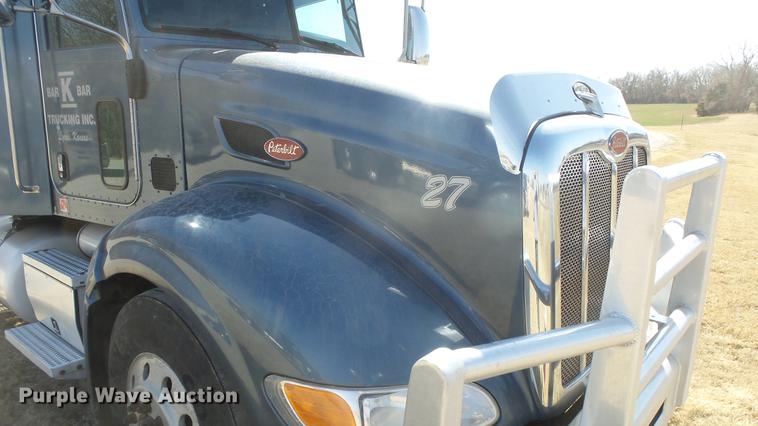 image for item DC0717 2013 Peterbilt 386 semi truck