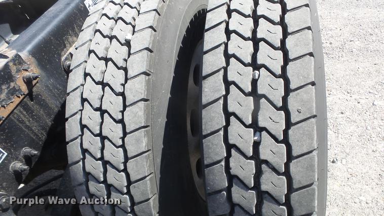 image for item DC0717 2013 Peterbilt 386 semi truck