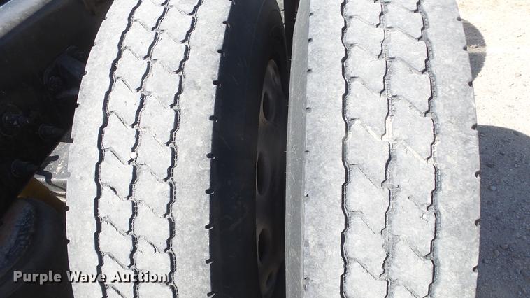 image for item DC0717 2013 Peterbilt 386 semi truck