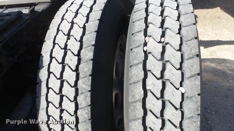 image for item DC0717 2013 Peterbilt 386 semi truck