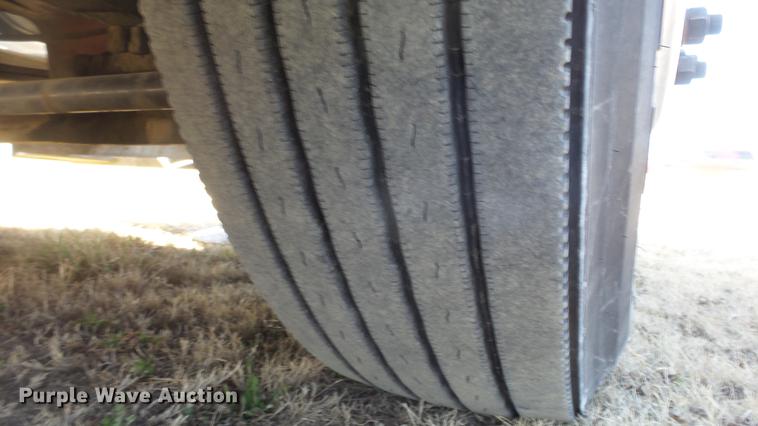 image for item DC0717 2013 Peterbilt 386 semi truck