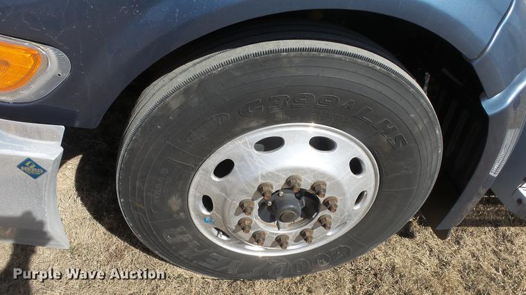 image for item DC0717 2013 Peterbilt 386 semi truck