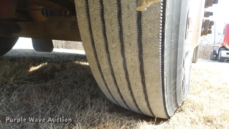 image for item DC0717 2013 Peterbilt 386 semi truck