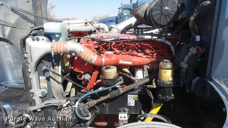 image for item DC0717 2013 Peterbilt 386 semi truck