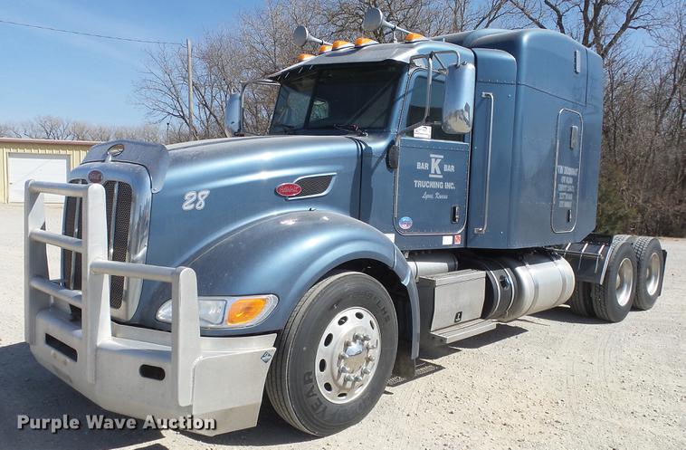 image for item DC0718 2013 Peterbilt 386 semi truck