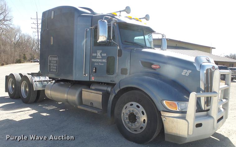image for item DC0718 2013 Peterbilt 386 semi truck