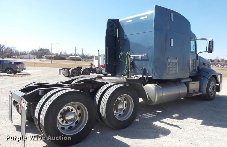 image for item DC0718 2013 Peterbilt 386 semi truck