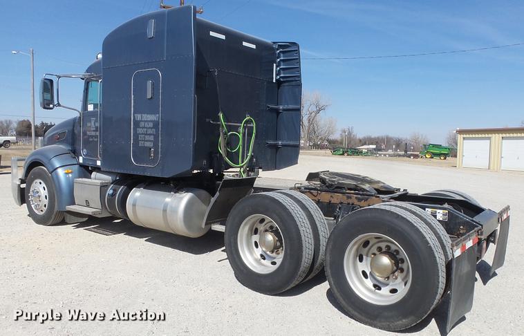image for item DC0718 2013 Peterbilt 386 semi truck