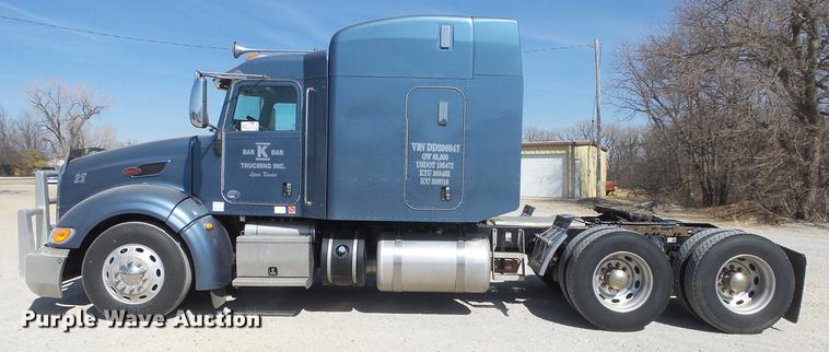 image for item DC0718 2013 Peterbilt 386 semi truck
