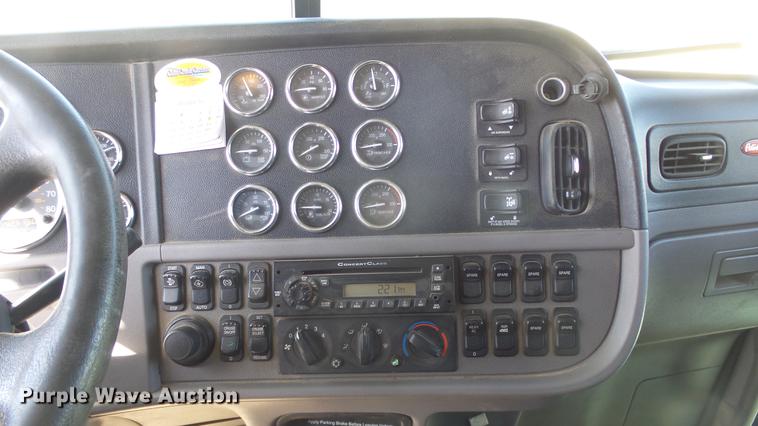 image for item DC0718 2013 Peterbilt 386 semi truck