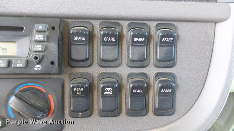 image for item DC0718 2013 Peterbilt 386 semi truck