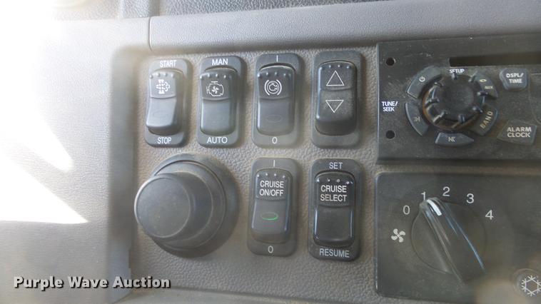 image for item DC0718 2013 Peterbilt 386 semi truck