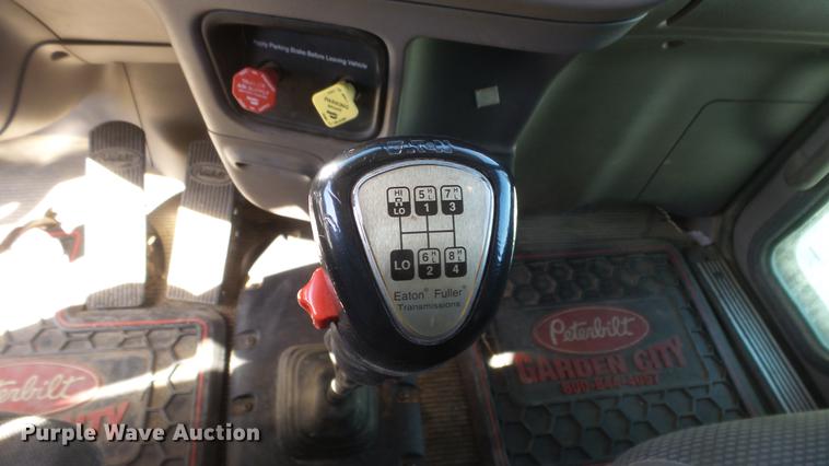 image for item DC0718 2013 Peterbilt 386 semi truck
