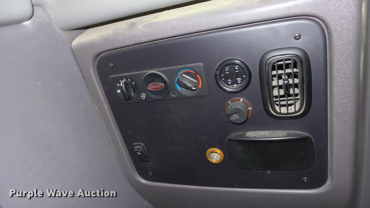 image for item DC0718 2013 Peterbilt 386 semi truck