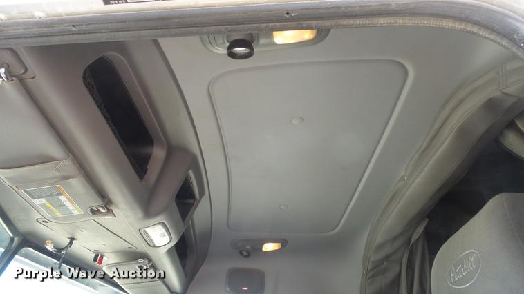 image for item DC0718 2013 Peterbilt 386 semi truck