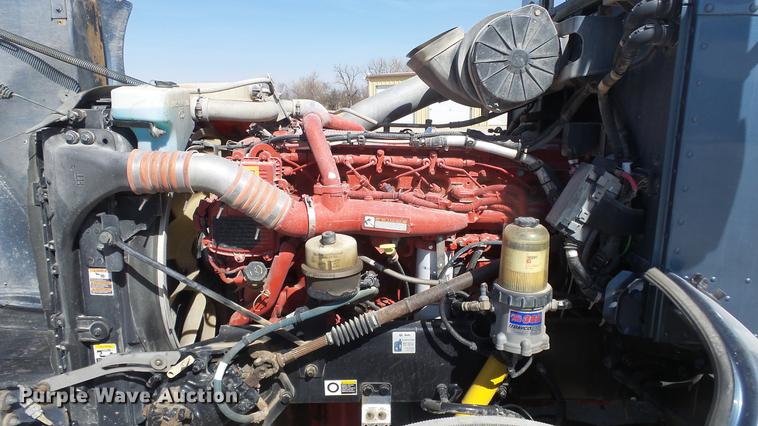 image for item DC0718 2013 Peterbilt 386 semi truck