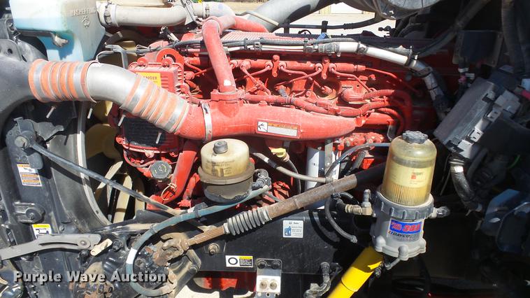 image for item DC0718 2013 Peterbilt 386 semi truck