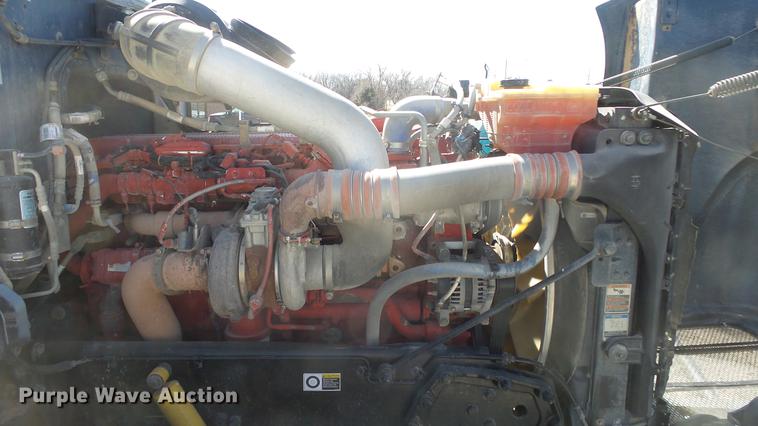 image for item DC0718 2013 Peterbilt 386 semi truck