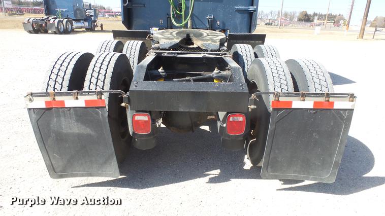 image for item DC0718 2013 Peterbilt 386 semi truck