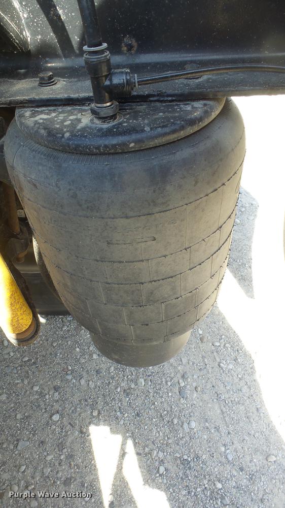 image for item DC0718 2013 Peterbilt 386 semi truck