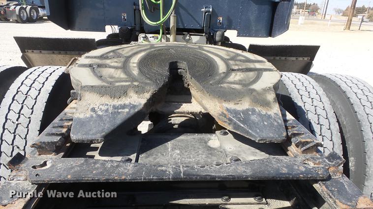 image for item DC0718 2013 Peterbilt 386 semi truck