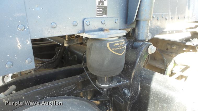 image for item DC0718 2013 Peterbilt 386 semi truck