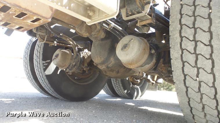 image for item DC0718 2013 Peterbilt 386 semi truck