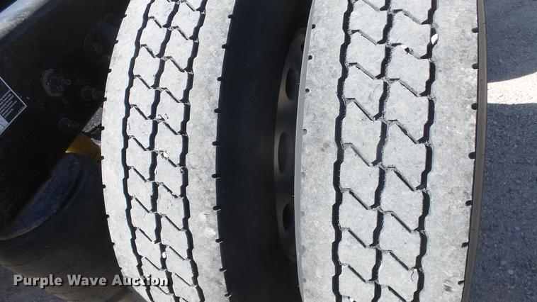 image for item DC0718 2013 Peterbilt 386 semi truck