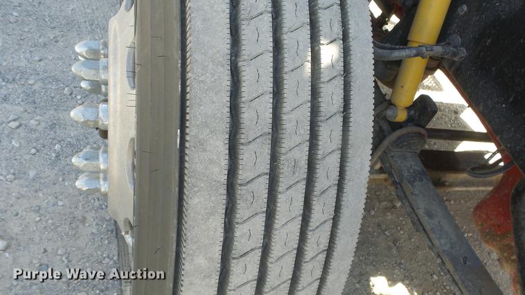 image for item DC0718 2013 Peterbilt 386 semi truck