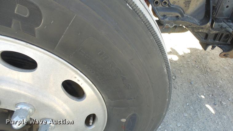 image for item DC0718 2013 Peterbilt 386 semi truck