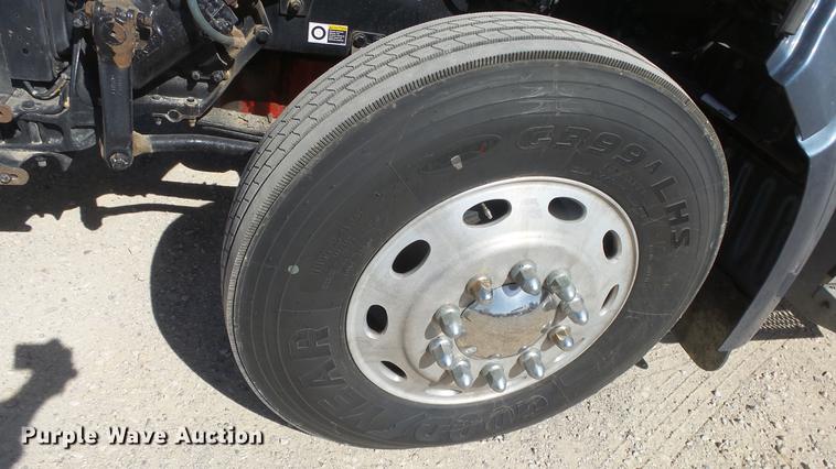 image for item DC0718 2013 Peterbilt 386 semi truck