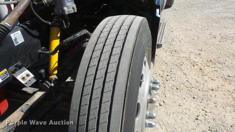 image for item DC0718 2013 Peterbilt 386 semi truck