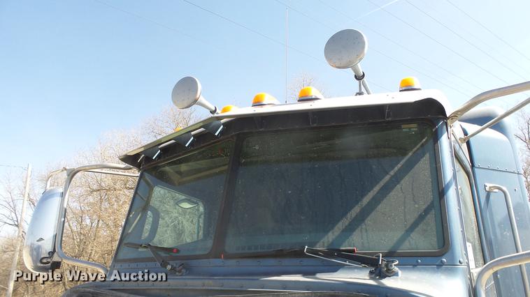 image for item DC0718 2013 Peterbilt 386 semi truck