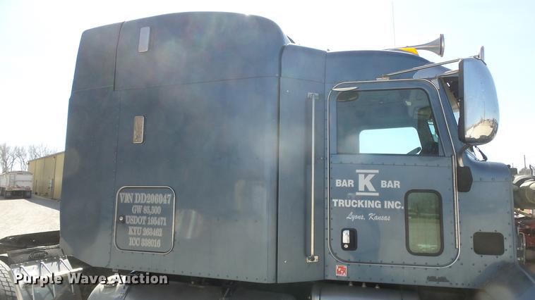 image for item DC0718 2013 Peterbilt 386 semi truck