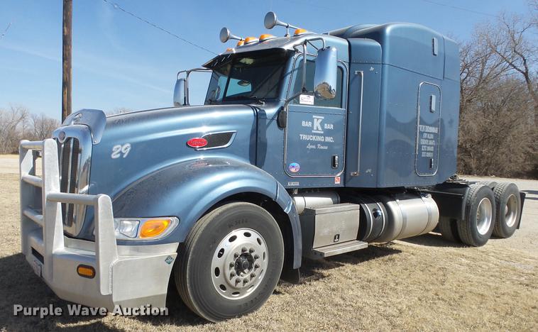 image for item DC0719 2013 Peterbilt 386 semi truck