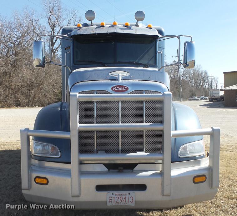 image for item DC0719 2013 Peterbilt 386 semi truck