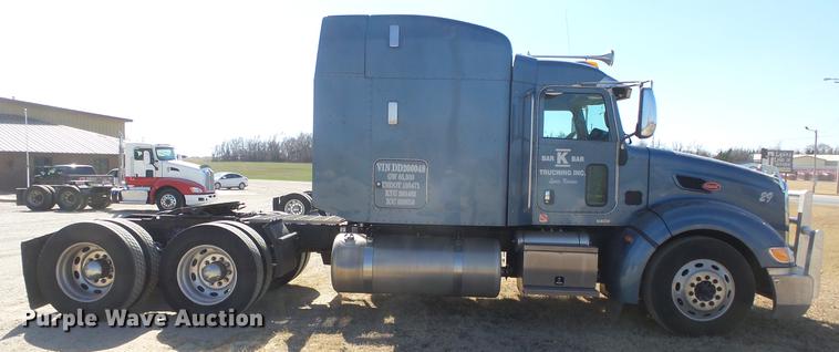 image for item DC0719 2013 Peterbilt 386 semi truck