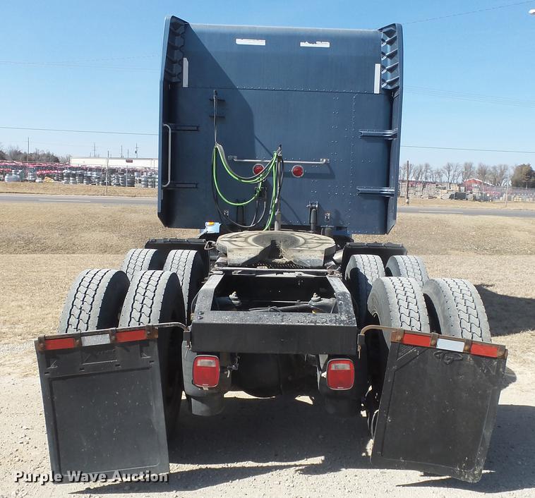 image for item DC0719 2013 Peterbilt 386 semi truck