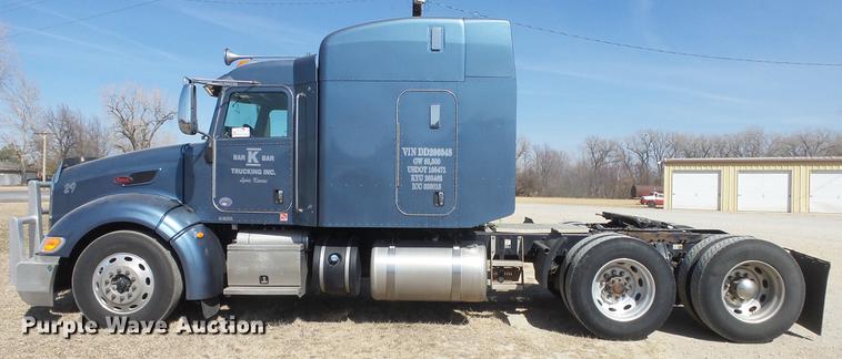 image for item DC0719 2013 Peterbilt 386 semi truck