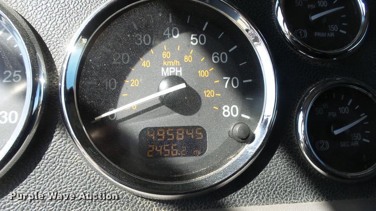 image for item DC0719 2013 Peterbilt 386 semi truck