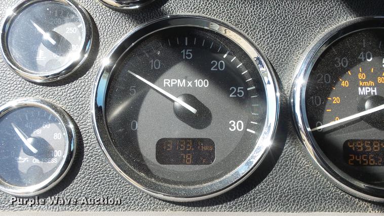 image for item DC0719 2013 Peterbilt 386 semi truck