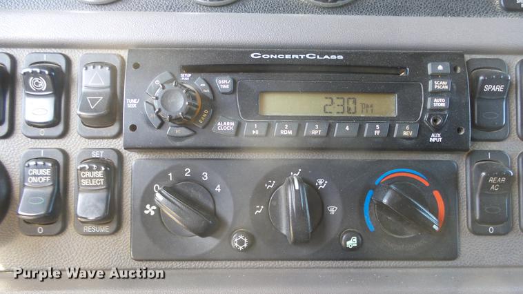 image for item DC0719 2013 Peterbilt 386 semi truck