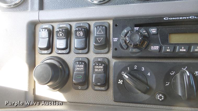 image for item DC0719 2013 Peterbilt 386 semi truck