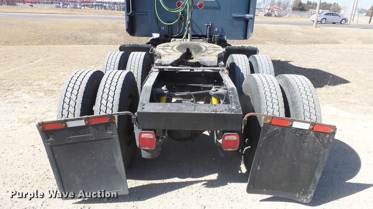 image for item DC0719 2013 Peterbilt 386 semi truck