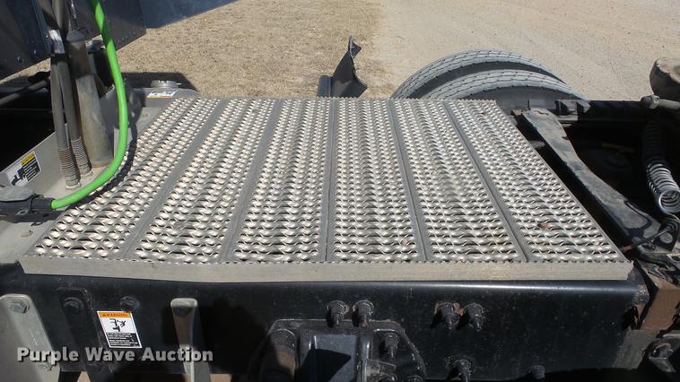 image for item DC0719 2013 Peterbilt 386 semi truck