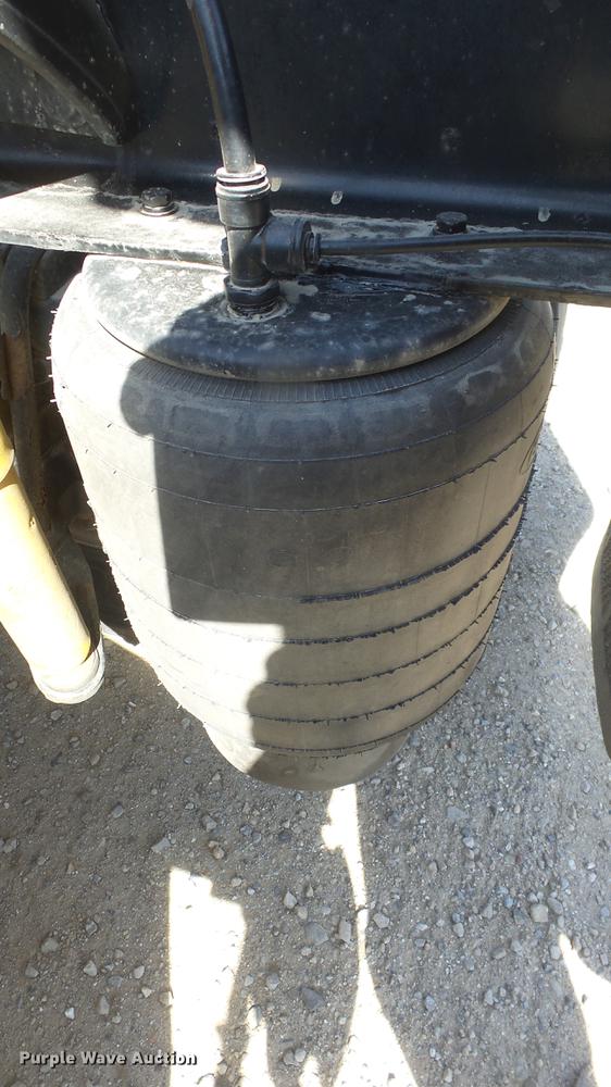 image for item DC0719 2013 Peterbilt 386 semi truck