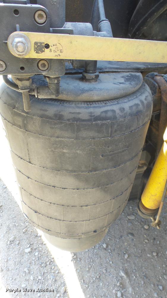 image for item DC0719 2013 Peterbilt 386 semi truck