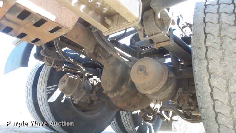 image for item DC0719 2013 Peterbilt 386 semi truck